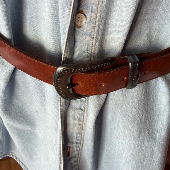 Brown Leather Mens / Womens 1 1/2” Wide Belt Excellent Used Condition- Size 30 - Picture 4 of 13